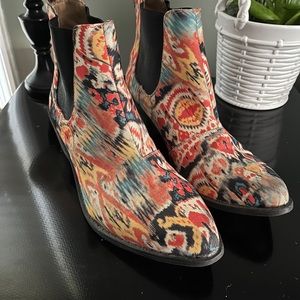 Coconuts by Matisse Women colorful ankle boots like new condition